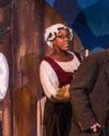 Taryn Carmona Headshot