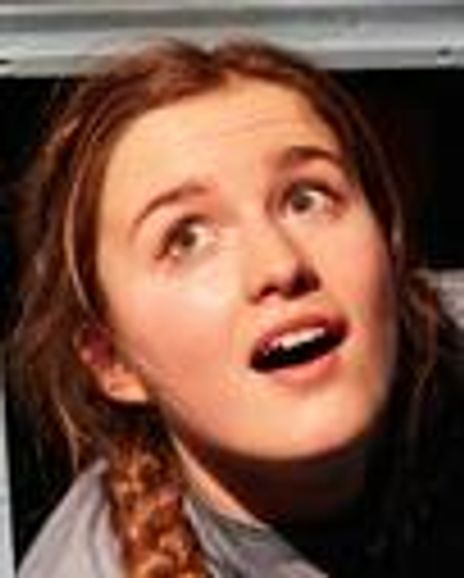 Madeleine Lynes Headshot