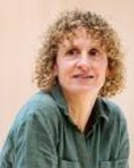 Hannah Stokely Headshot