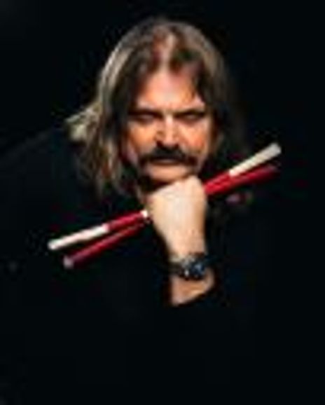 Leslie Mandoki Headshot