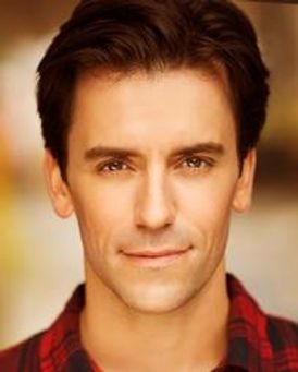 Clyde Alves Headshot