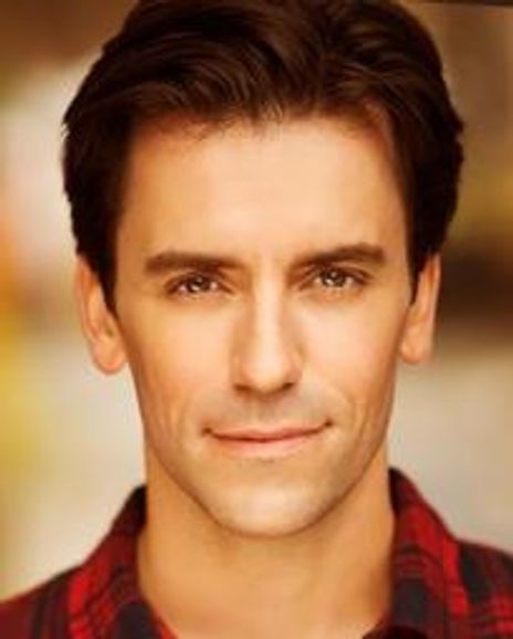 Clyde Alves Headshot