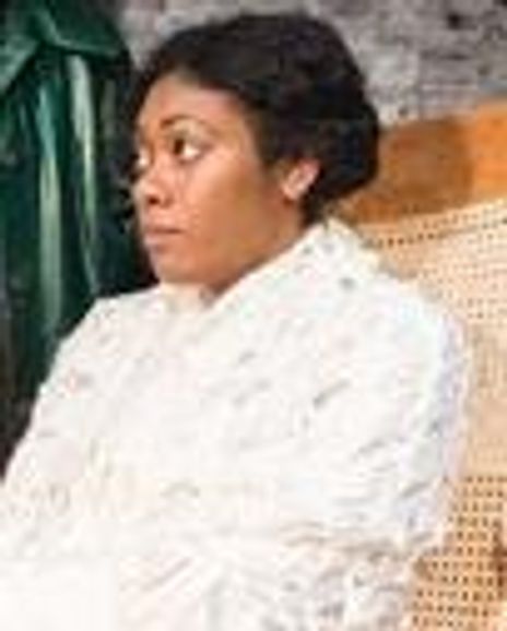 Arielle Leverett Headshot