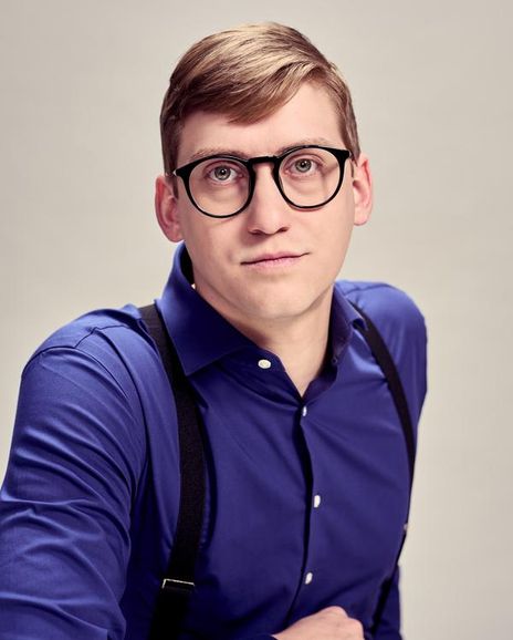 Chris Logan Carter Headshot