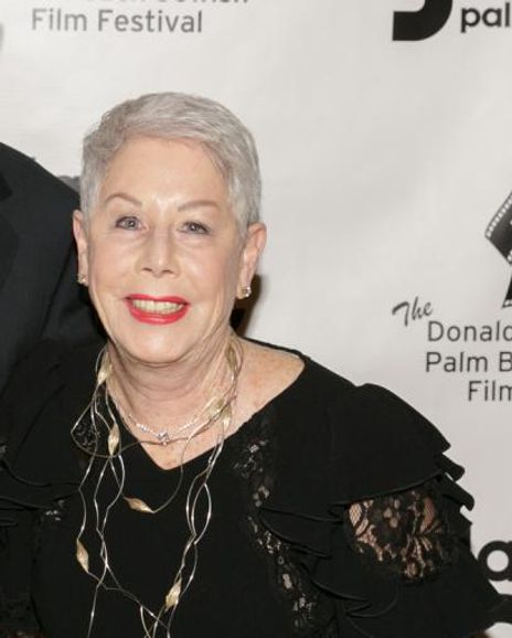 Lesley Stone Headshot