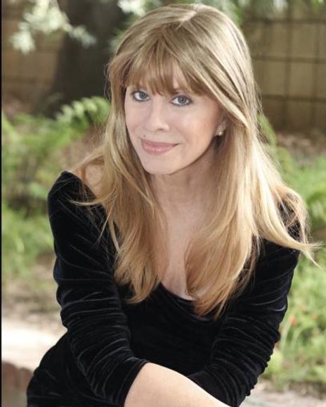 Lynne Oropeza Headshot