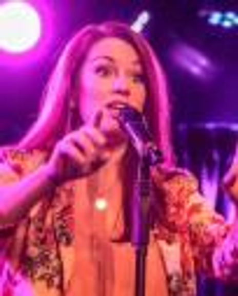 Kelly Shook Headshot