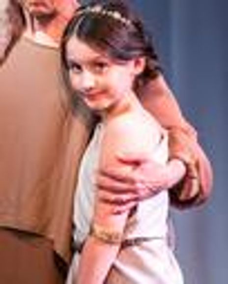 Ella Taylor Headshot