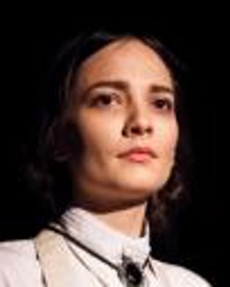Olivia Hanrahan-Barnes Headshot