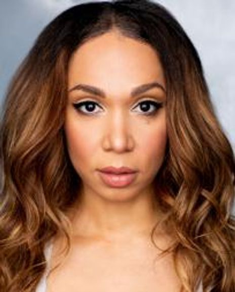 Sarah Hollis Headshot