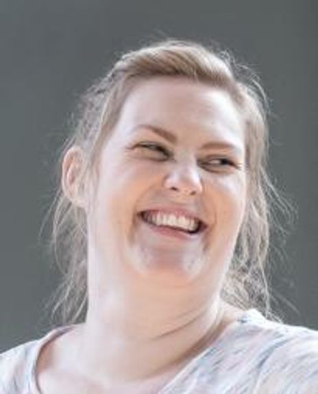 Claire Eden Headshot