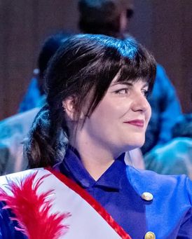 Beth Hinton-Lever Headshot