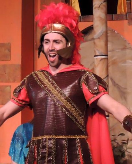 Ariel Messeca Headshot