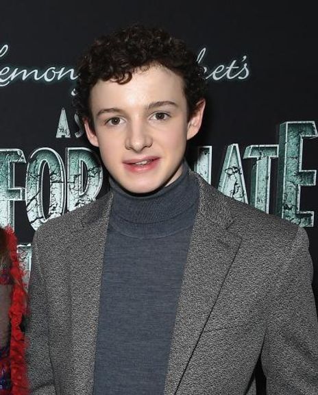 Louis Hynes Headshot