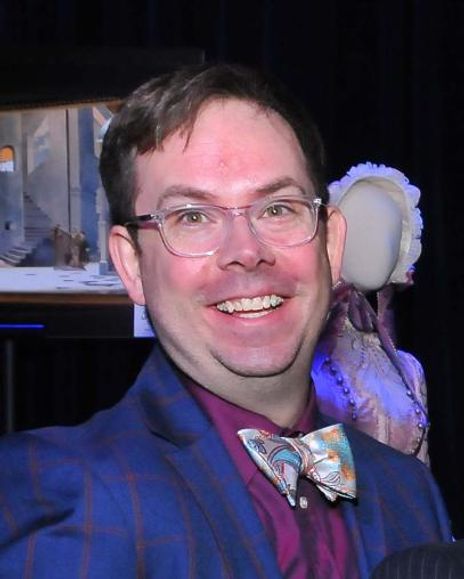 Travis Halsey Headshot