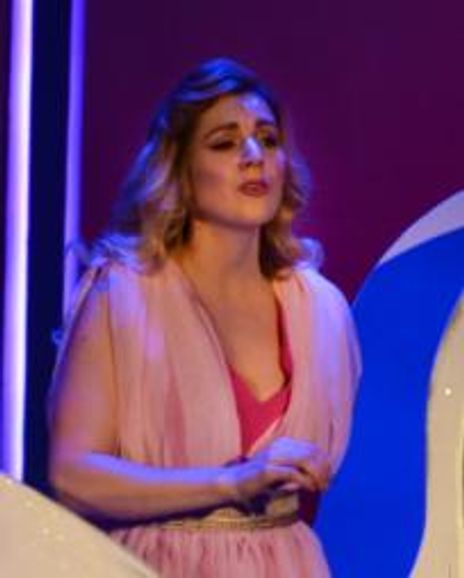 Justine Stillwell Headshot