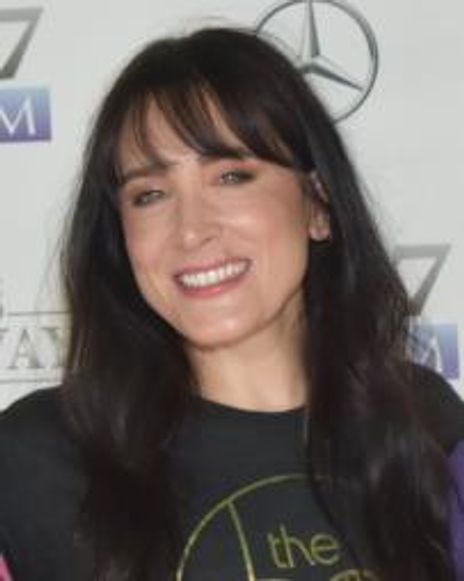 Dee Rosciol Headshot