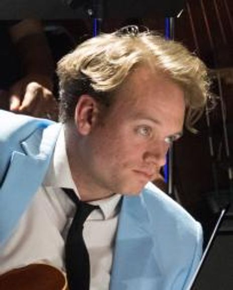 Erik Carlson Headshot