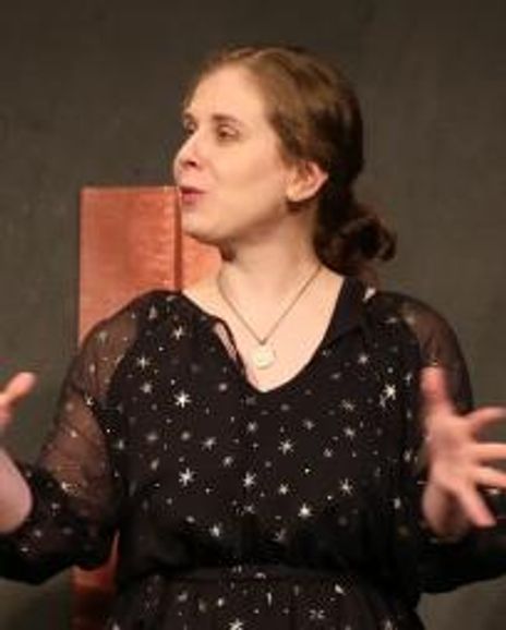 Holly Robinson Headshot