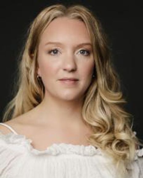 Amanda Erixon Headshot