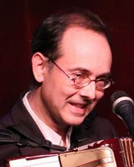 Amir Gollan Headshot