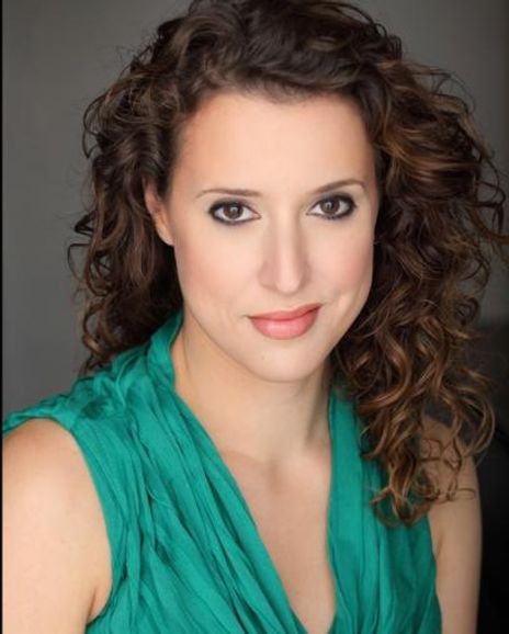 Amy Maude Helfer Headshot