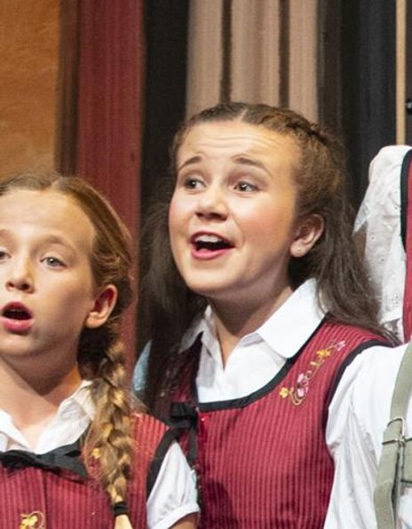 Grace Hutton Headshot