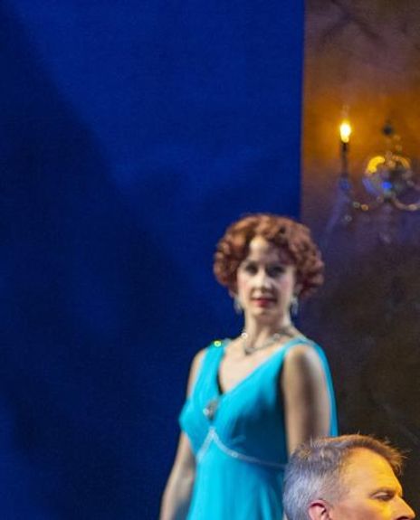 Elizabeth Claire Lawrence Headshot