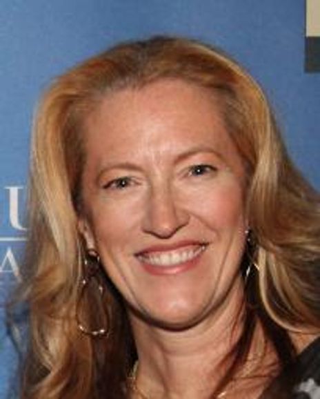 Andrea Greeven Douzet Headshot