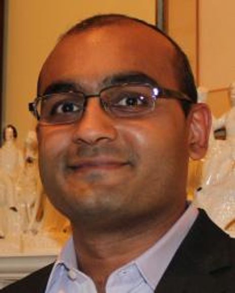 Karthik Valluru Headshot