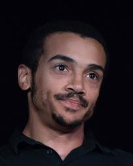 Taylor Moss Headshot