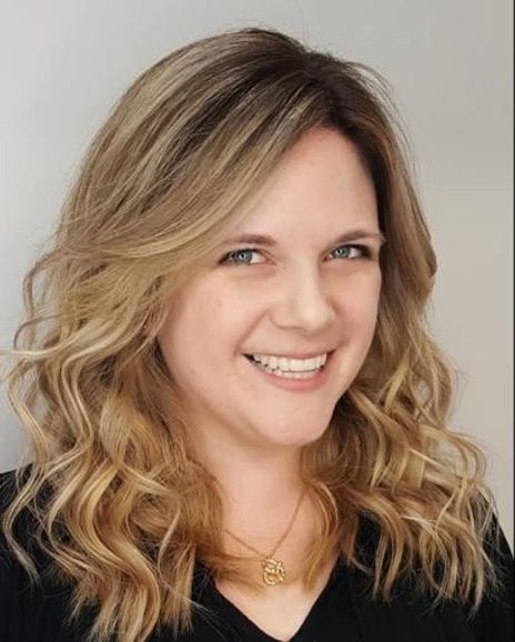 Laura Mills Headshot