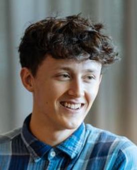 Simon Oskarsson Headshot