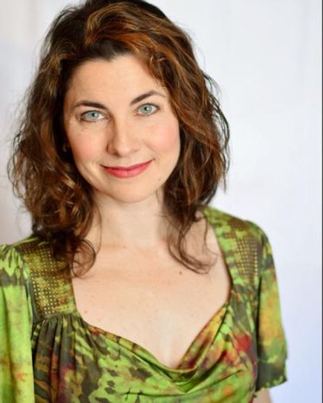 Julie Lyn Barber Headshot