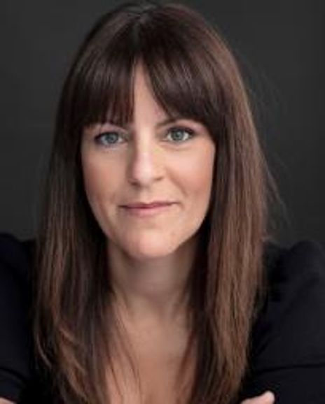 Anna Carvalho Headshot