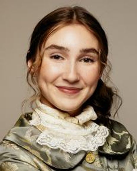 Grace Davis Headshot