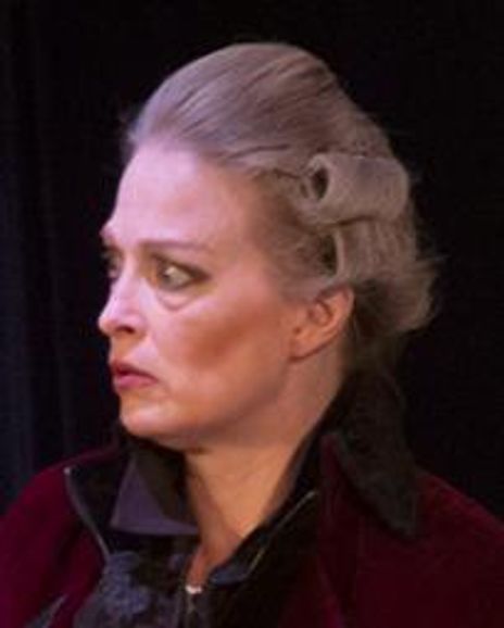 Annalisa Loeffler Headshot