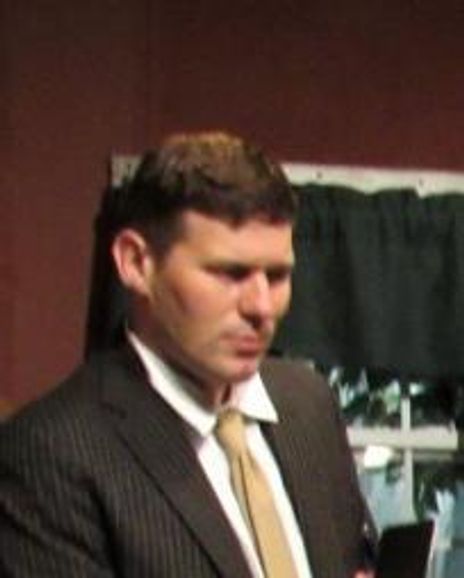 Warren Usey Headshot