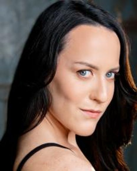 Hannah Howzdy Headshot