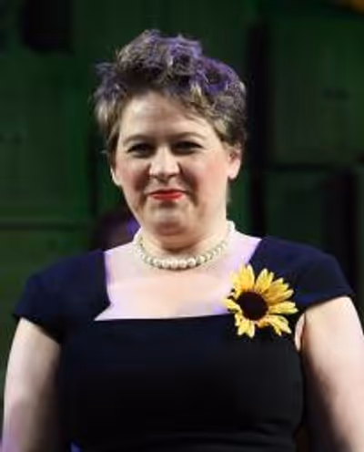 Claire Machin Headshot