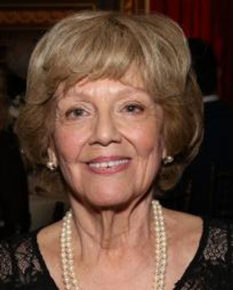 Victoria Traube Headshot