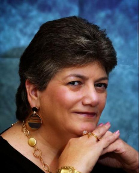 Terri Levy Headshot