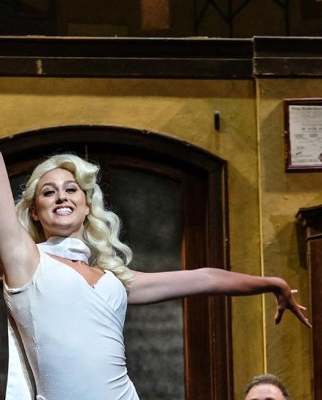 Katie Barna Headshot