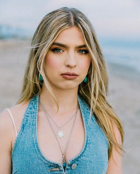 Naomi Jane Voigt Headshot