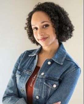 Caroline Strange Headshot