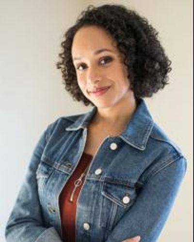 Caroline Strange Headshot