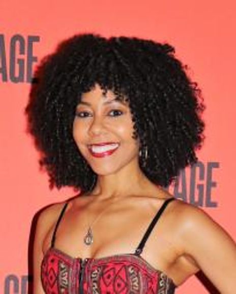 Nidra Sous La Headshot