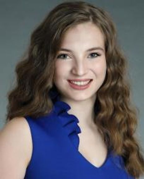 Holly Parker Headshot