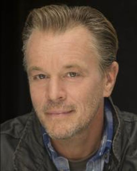 Leif Riddell Headshot