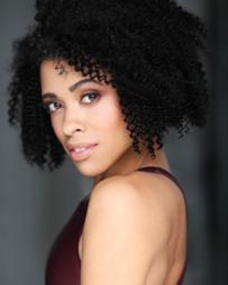 Julia Harnett Headshot